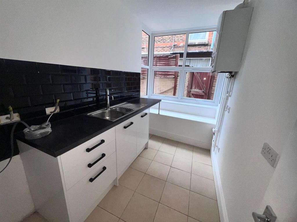 Property photo 2 of 10 Kitchen.Jpg