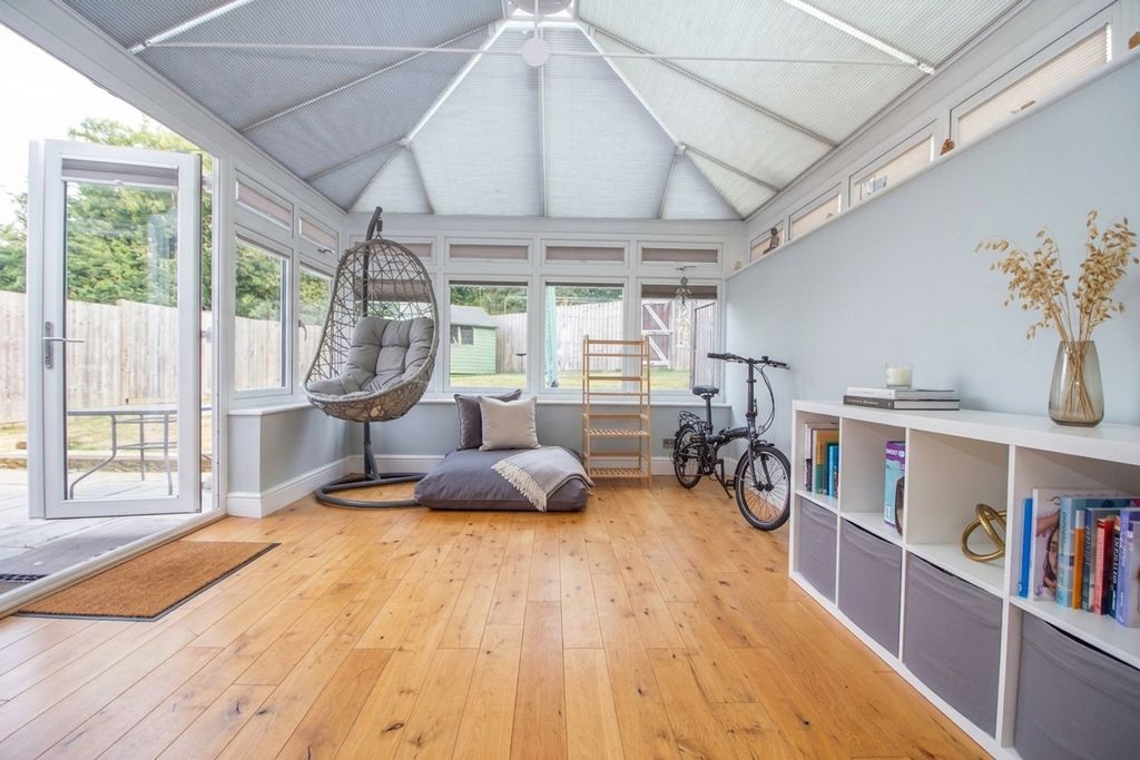 Property photo 2 of 21 Conservatory