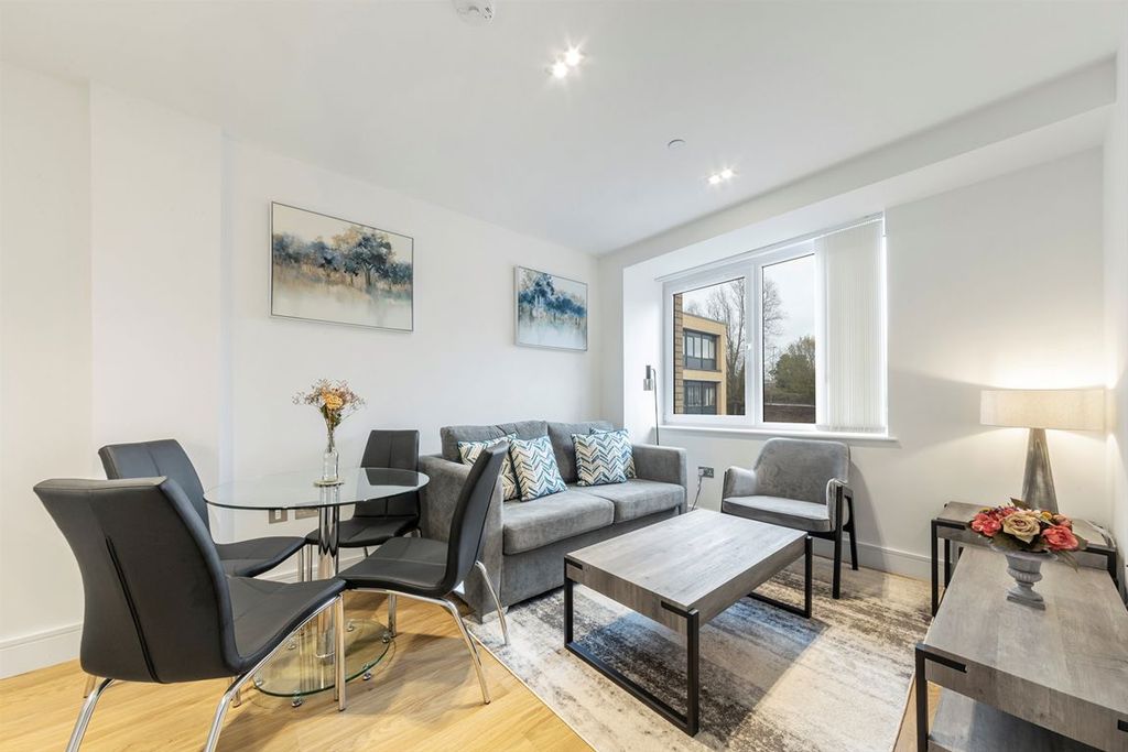 Property photo 3 of 12