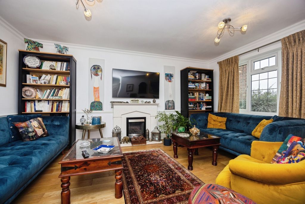 Property photo 2 of 17 Photo