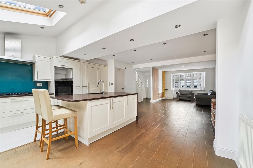 Property photo 2 of 11 Willow Gardens, 10.Jpg