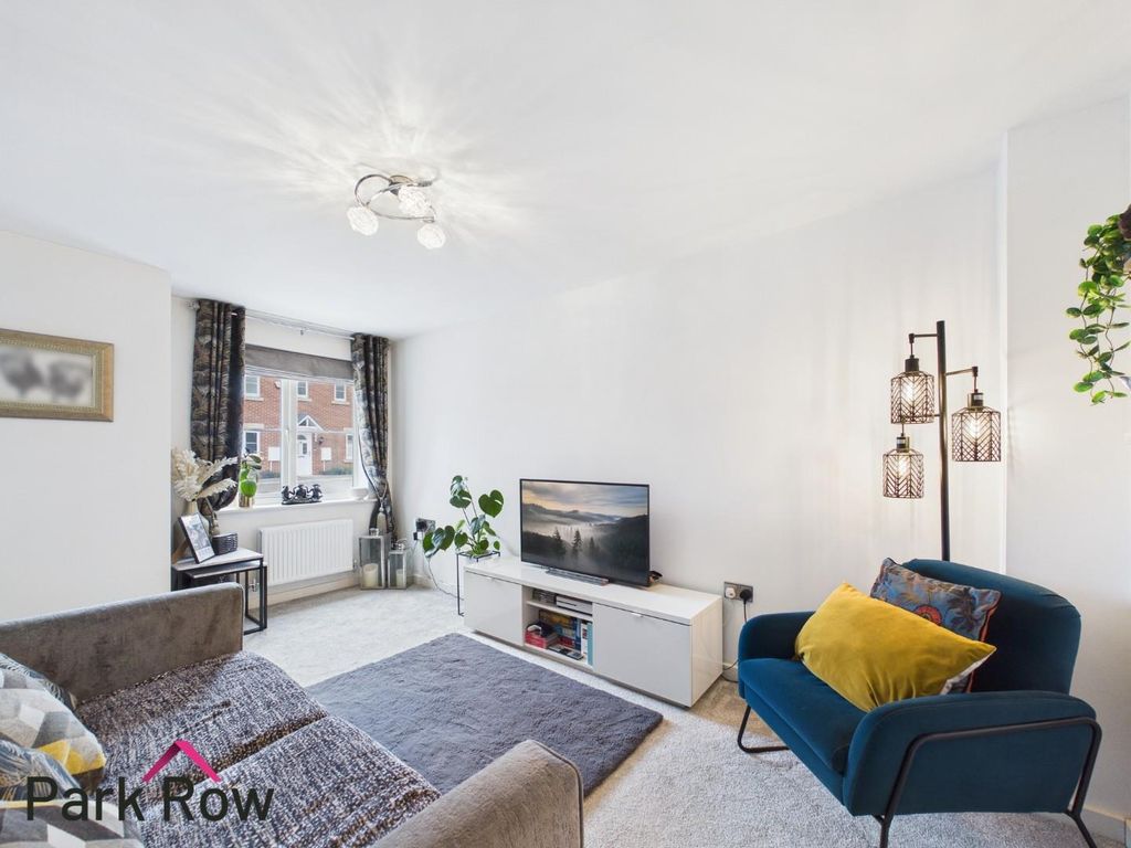 Property photo 2 of 21 Living Room