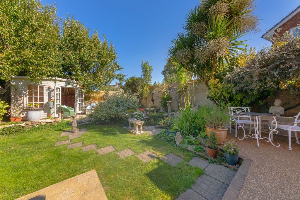 Property photo 3 of 28