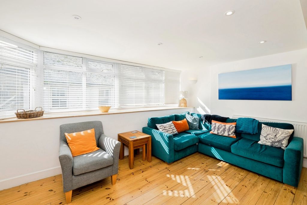 Property photo 3 of 17 Photo