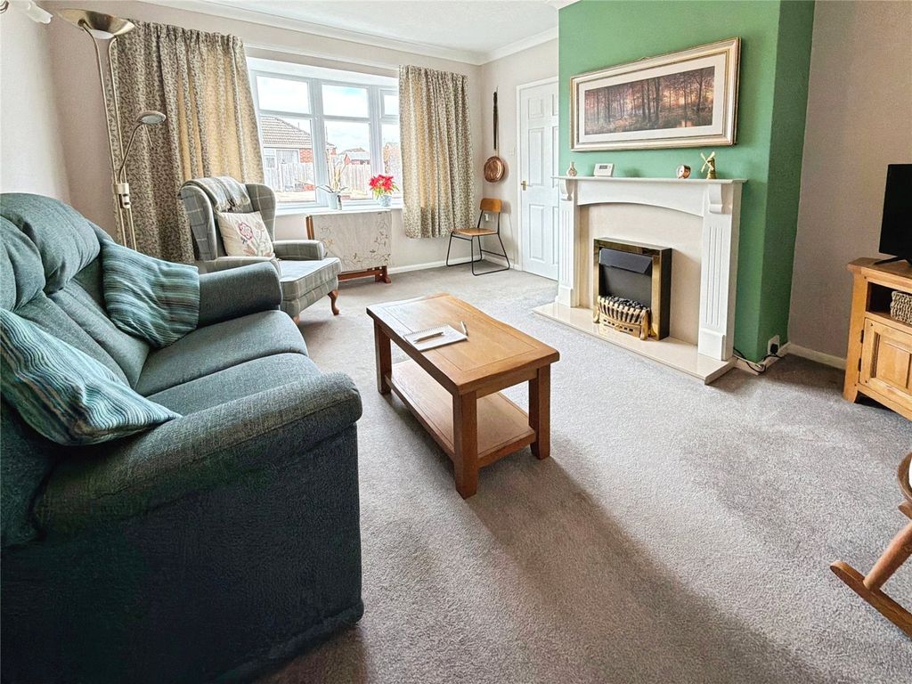 Property photo 2 of 12 Lounge