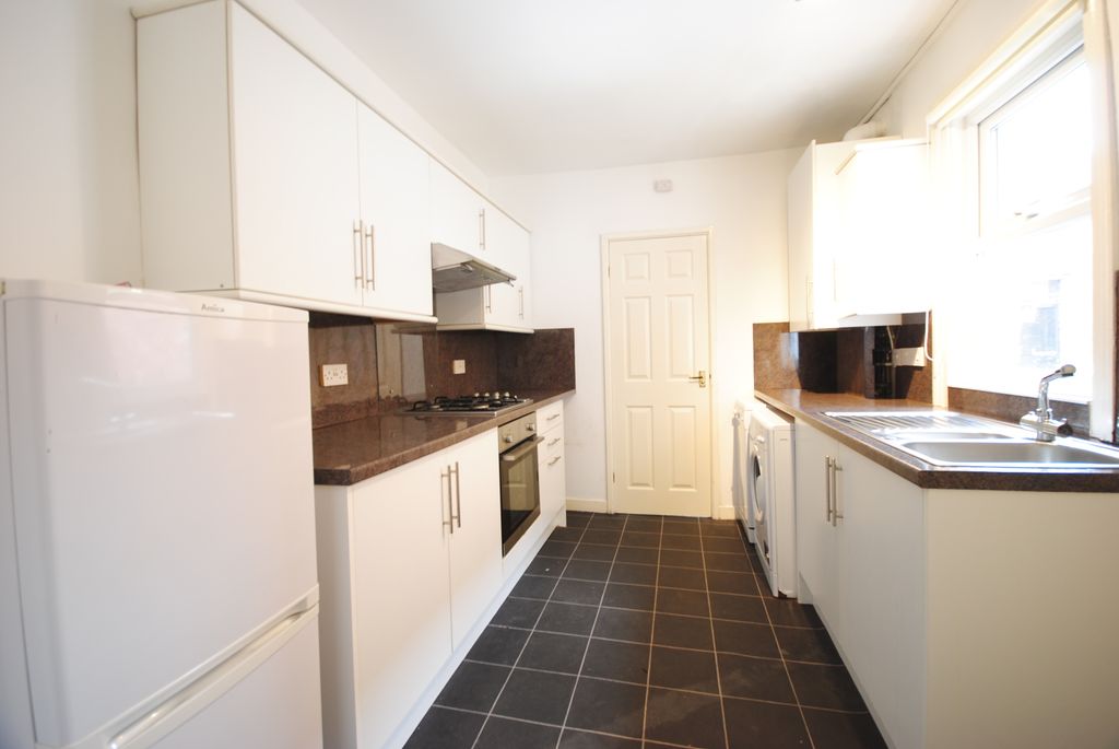 Property photo 3 of 6 Kitchen.Jpg