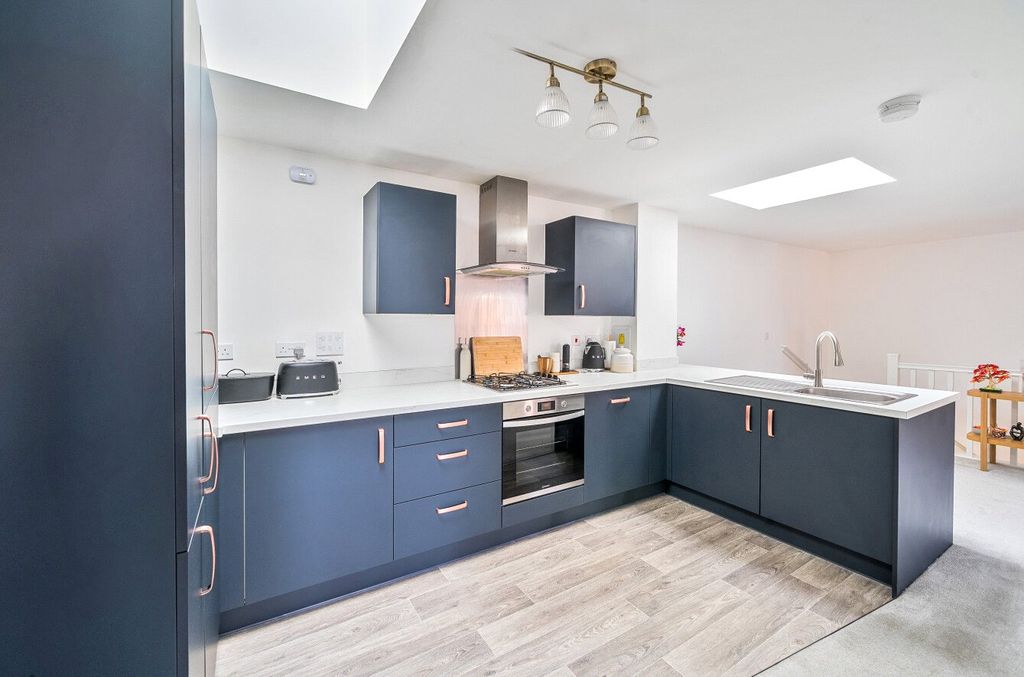 Property photo 2 of 15 1409774-9-698c874...