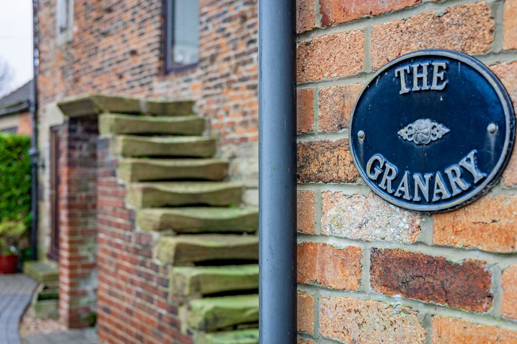 Property photo 3 of 41