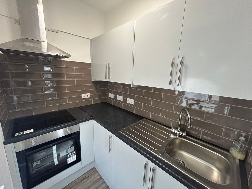 Property photo 3 of 5 Kitchen