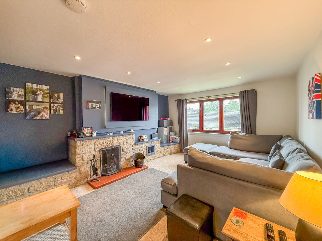 2 bed flat for saleQueens Road, Comrie PH6 photo 5