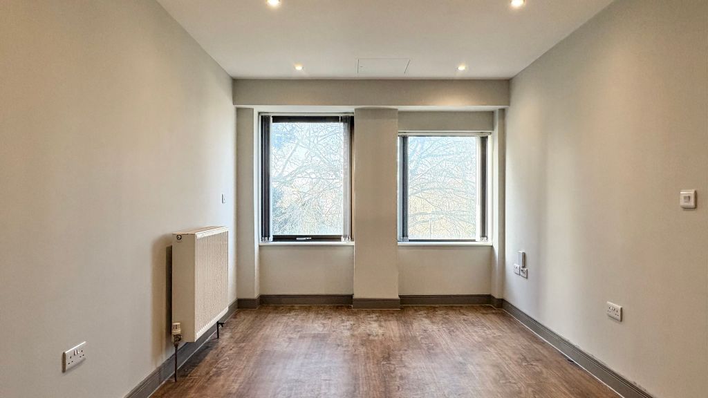 Property photo 1 of 14 Living Room
