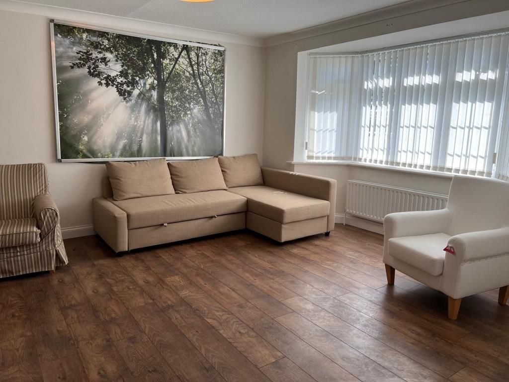 Property photo 3 of 7 Lounge