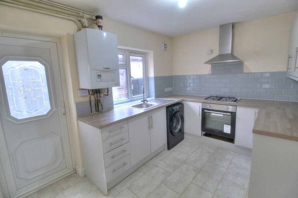 Property photo 3 of 15 Kitchen