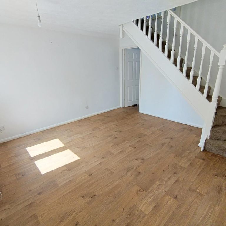 Property photo 3 of 11 Liv 1.Jpg