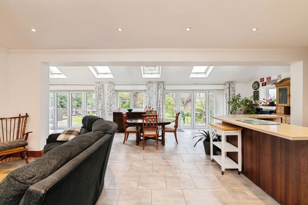 Property photo 3 of 33 Kitchen/Lounge/Diner