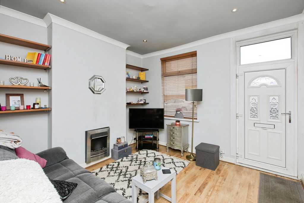 Property photo 2 of 20 Pbox-Img.Jpg
