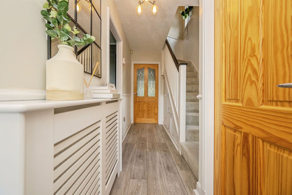 Property photo 2 of 20