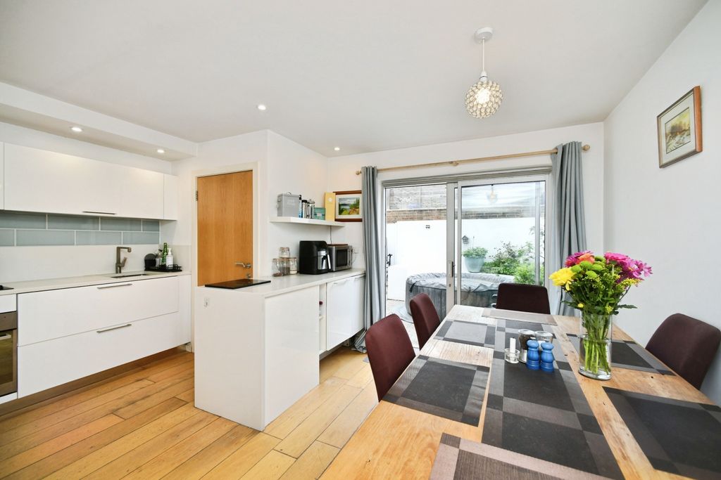 Property photo 2 of 15 Kitchen/Dining Room