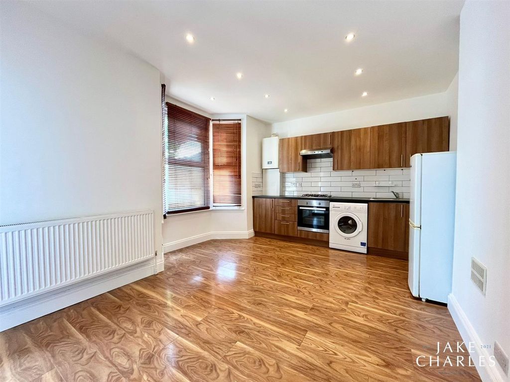 Property photo 2 of 17 08F96B1c-B06B-4395-9020-679E7A03Bd79.Jpg