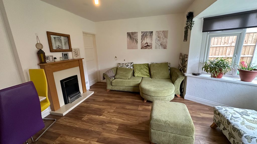 Property photo 3 of 14 Lounge