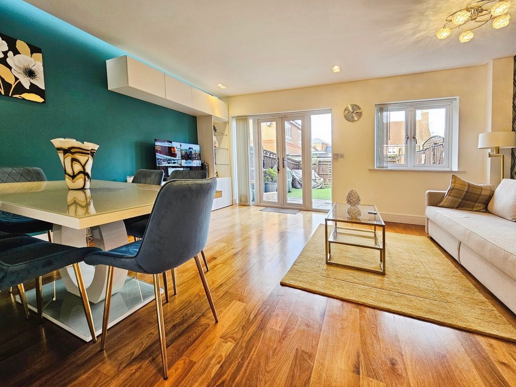 Property photo 2 of 16 Pbox-Img.Jpg