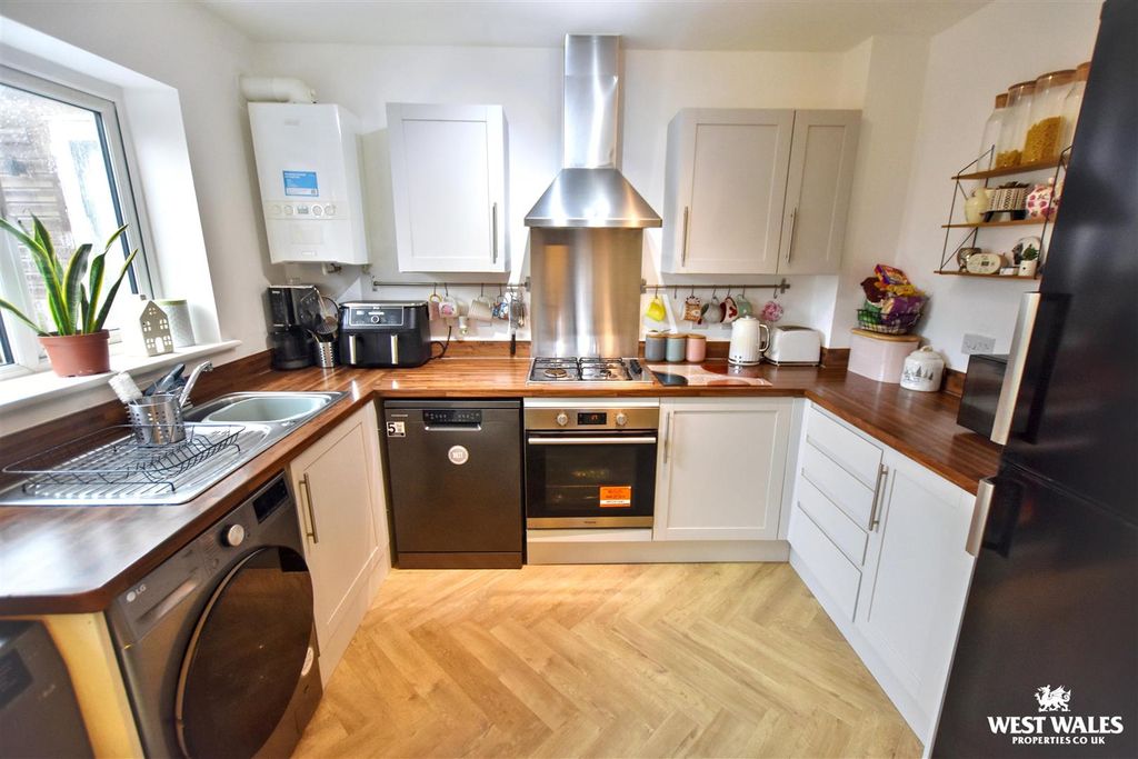 Property photo 2 of 18 9 (4).Jpg
