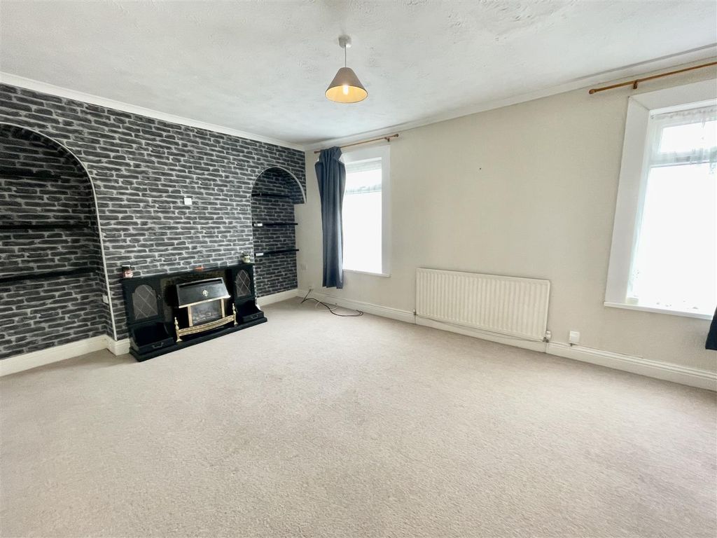 Property photo 3 of 7 Lounge