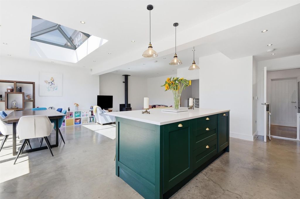 Property photo 3 of 31 Open Plan Living/Kitchen//Dining Area