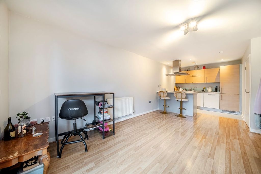 Property photo 3 of 8