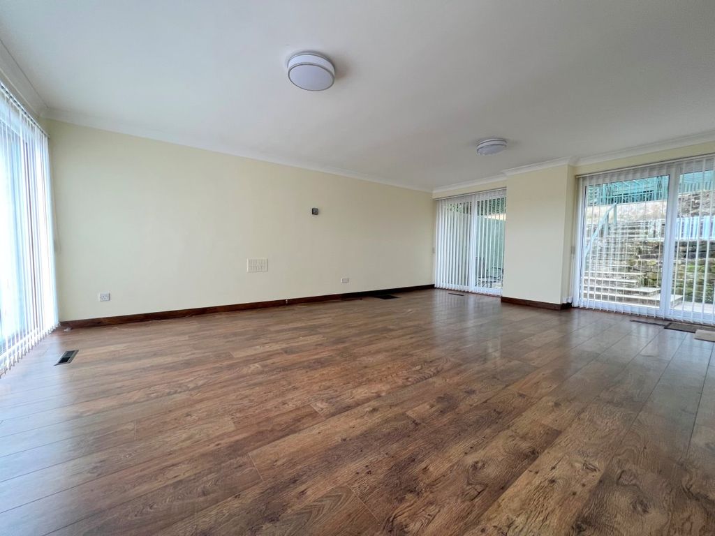 Property photo 3 of 11 Gallery