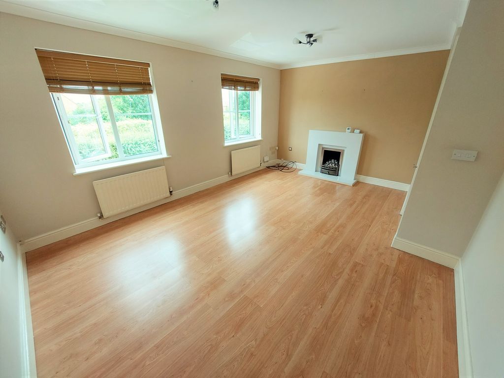 Property photo 2 of 11 Lounge