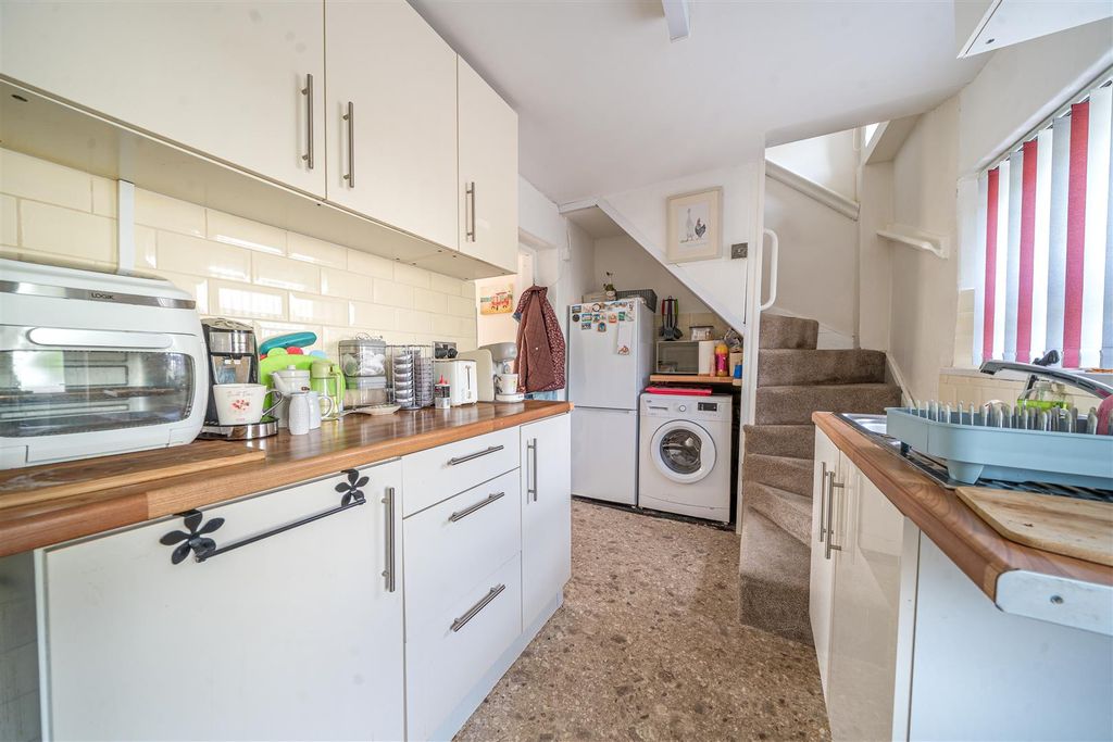 Property photo 3 of 14 New Park Rd Kitchen.Jpg