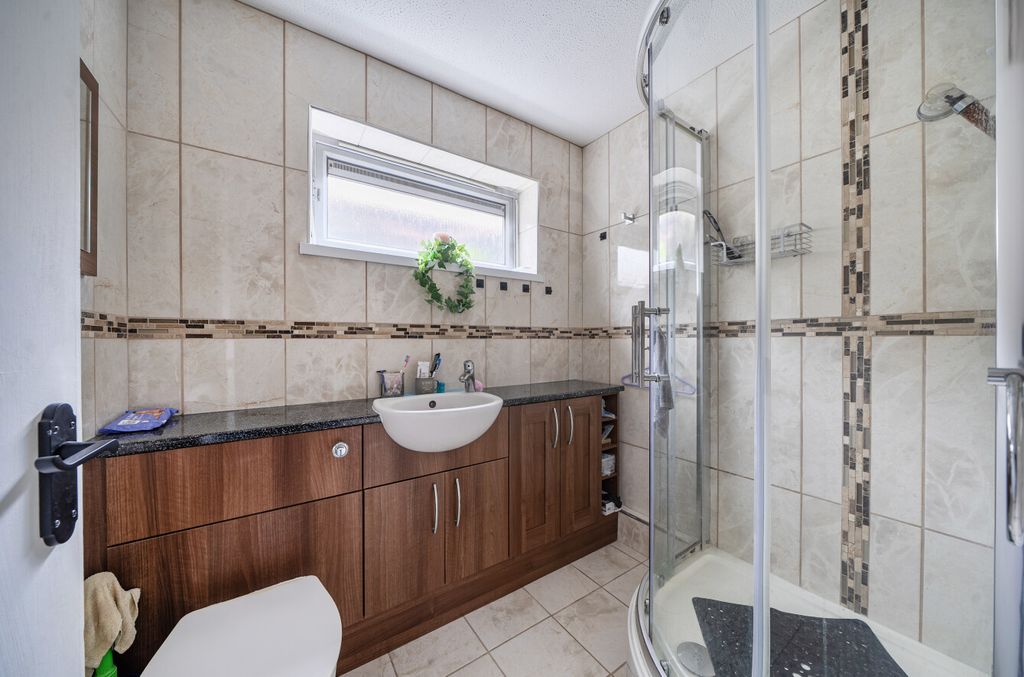 Property photo 3 of 12 1445978-21-69E643...