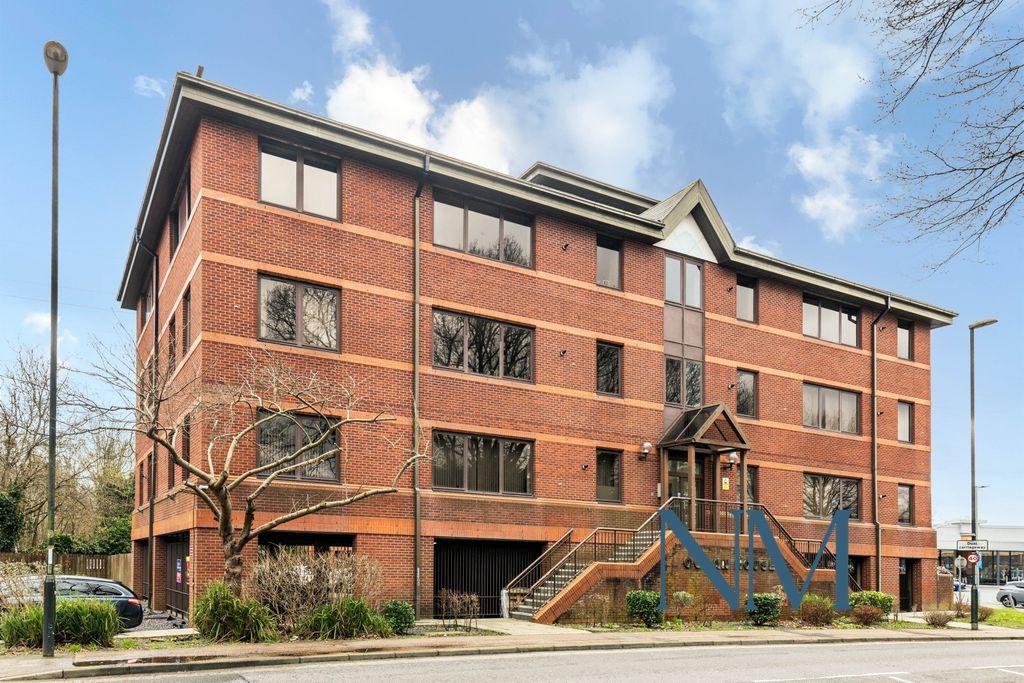 Property photo 1 of 10 2 Bed Flat For Sale Ocean House, Crawley Rh10