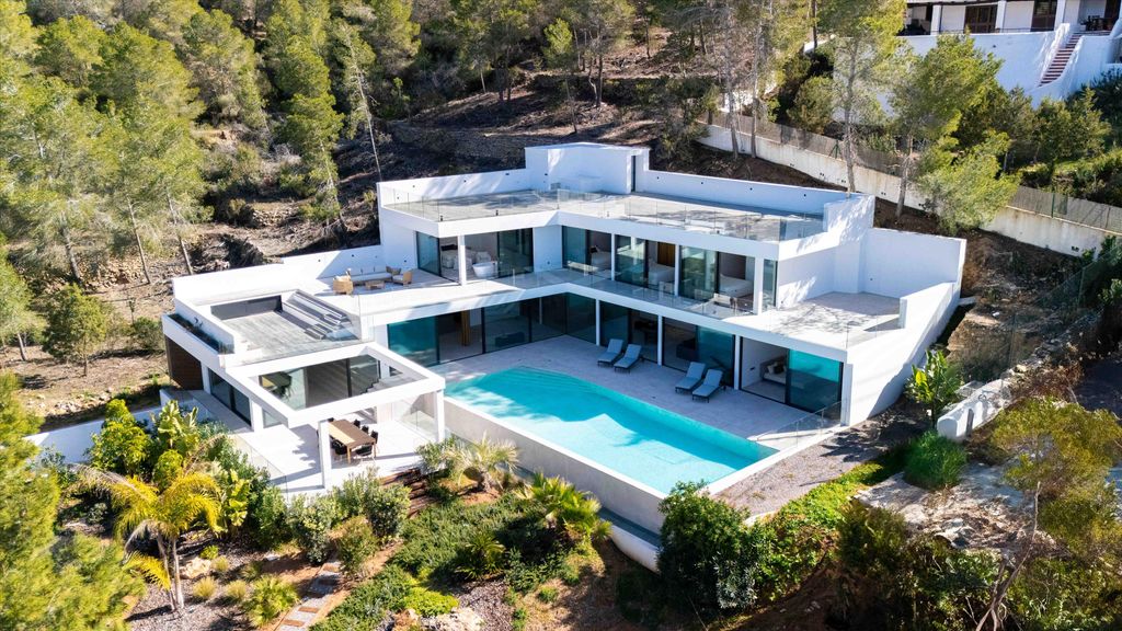 Property photo 1 of 17 Image