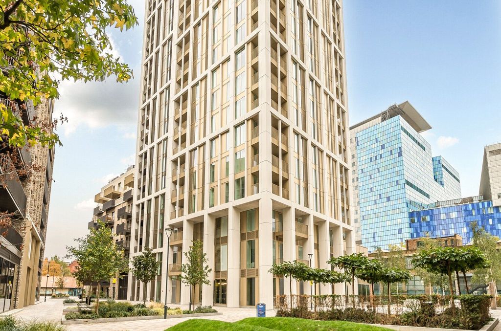 Property photo 3 of 18 External