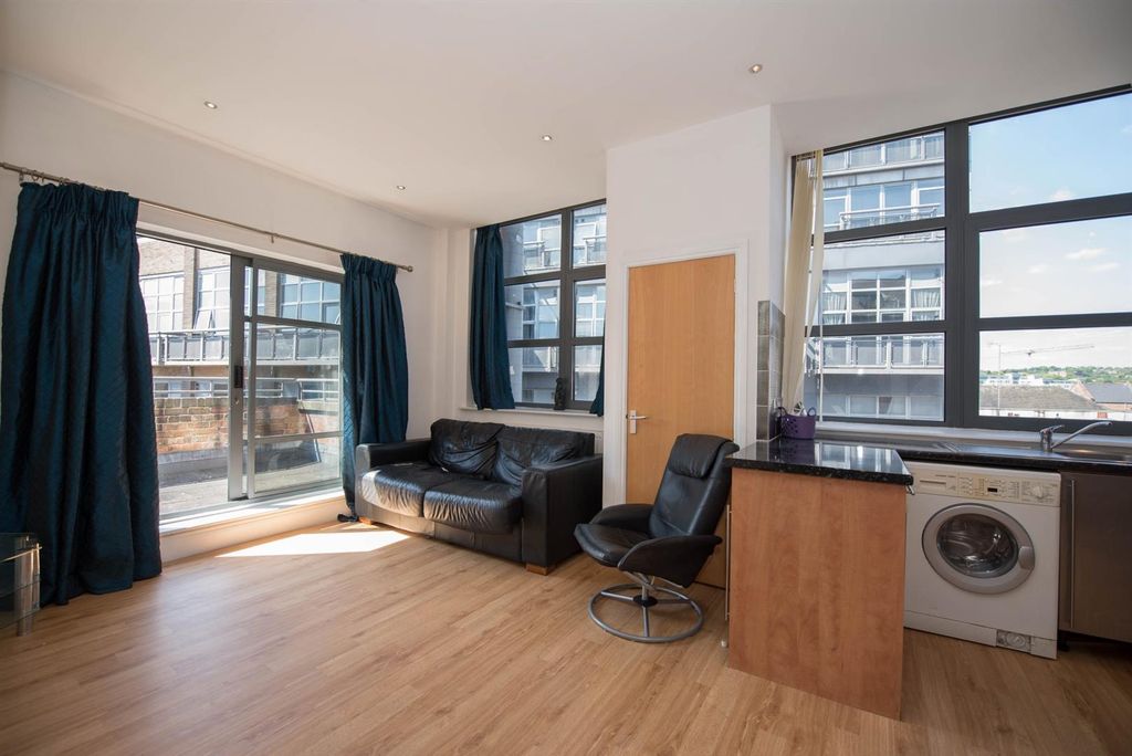 Property photo 1 of 11