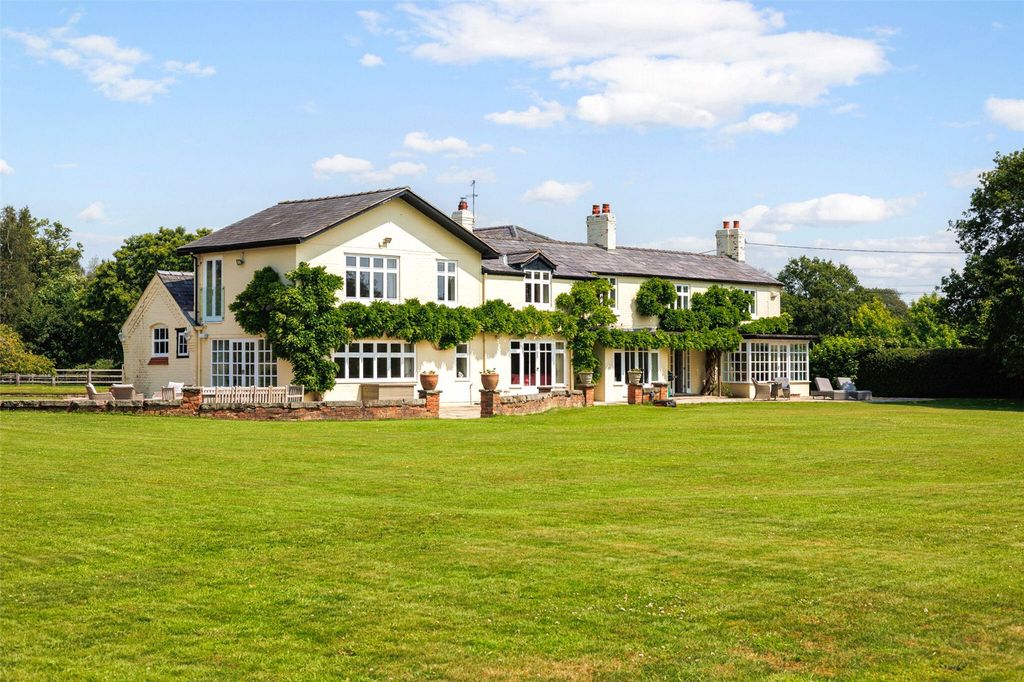 Property photo 2 of 19 Stapleford Cottage