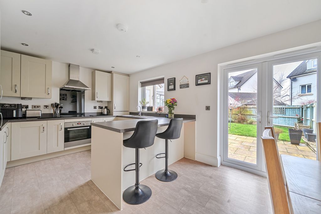 Property photo 2 of 19 1415362-16-6995A961d4d7A-Arw-3