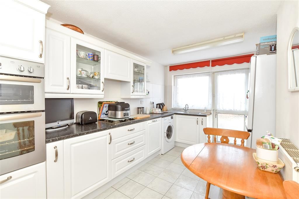 Property photo 3 of 7 Kitchen