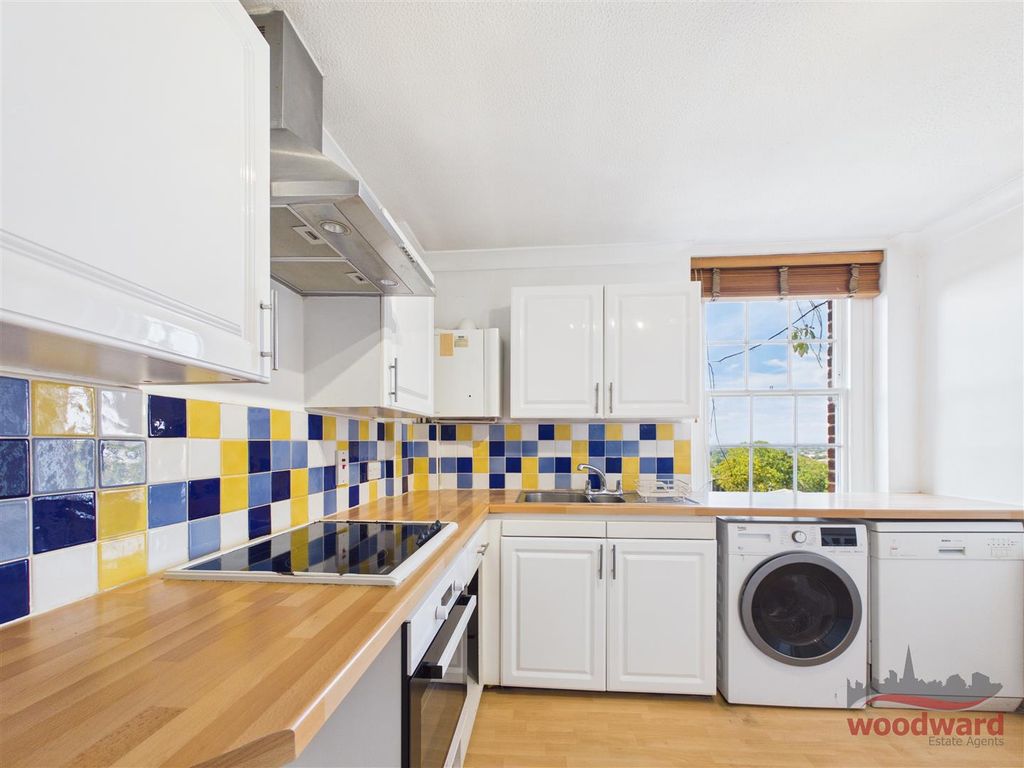 Property photo 2 of 13 Cam05267G0-Pr0250-Still005.Jpg