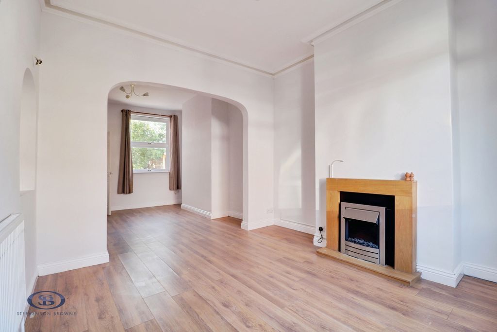 Property photo 2 of 16 Pbox-Img.Jpg
