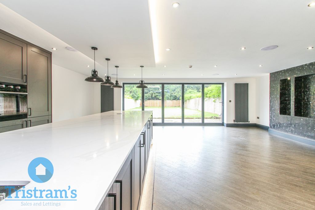 Property photo 2 of 29