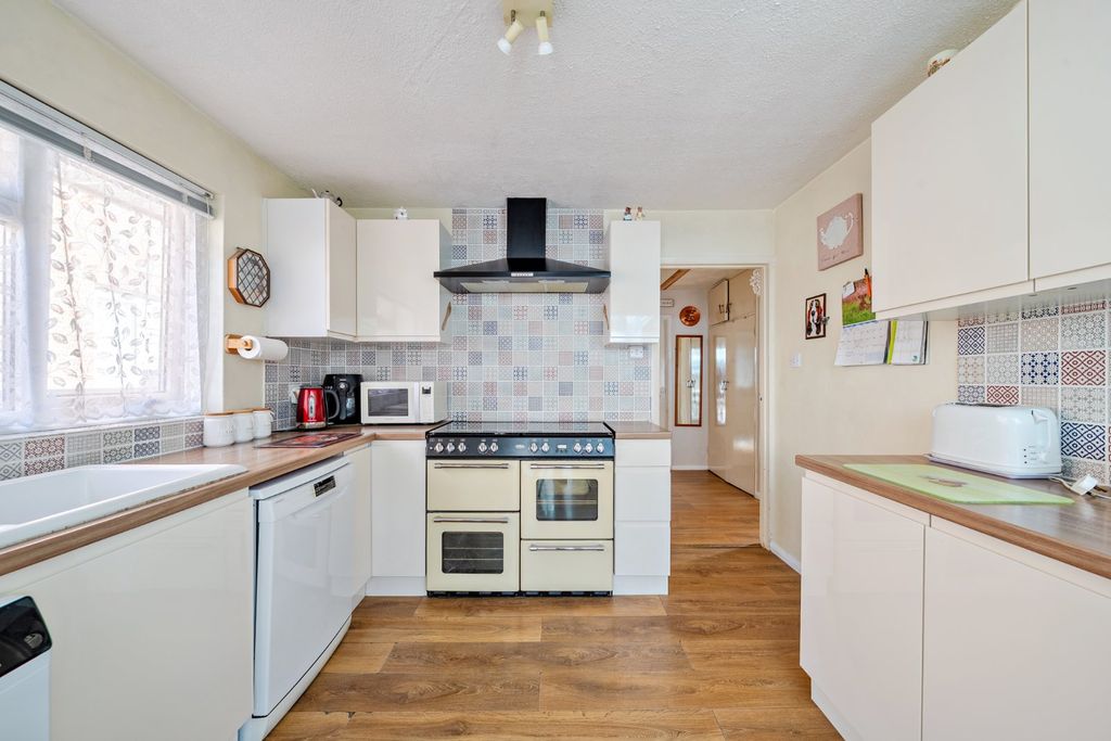 Property photo 3 of 12 Picture No. 10