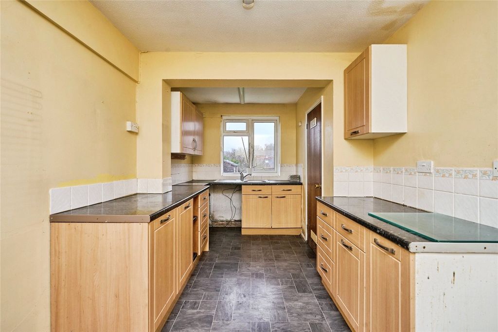 Property photo 2 of 11 Kitchen