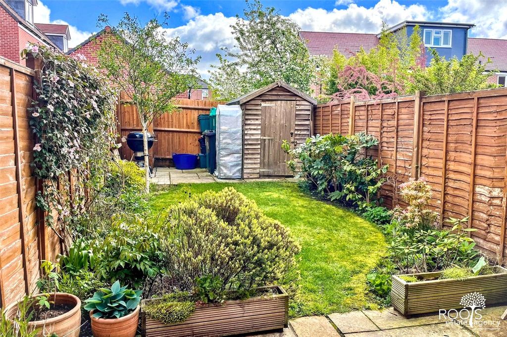 Property photo 2 of 11 Garden