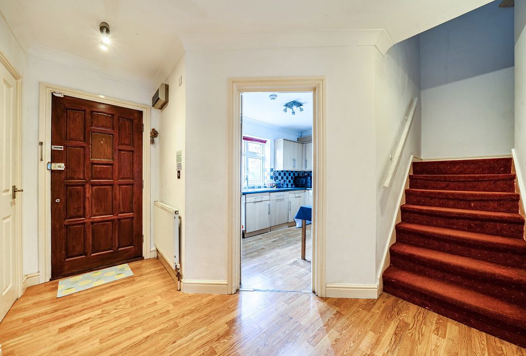 Property photo 2 of 22 1515171-15-6Aa18A...