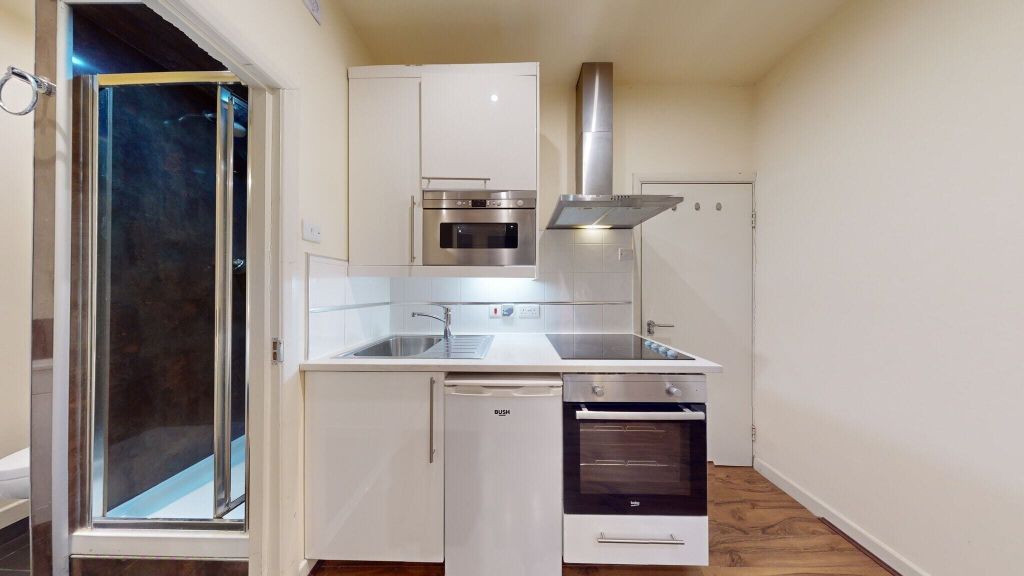 Property photo 2 of 8 Kitchen