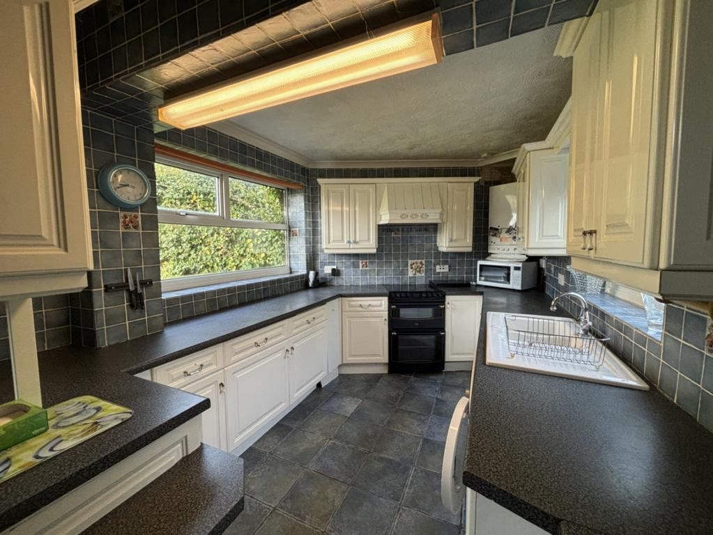 Property photo 3 of 13 Kitchen