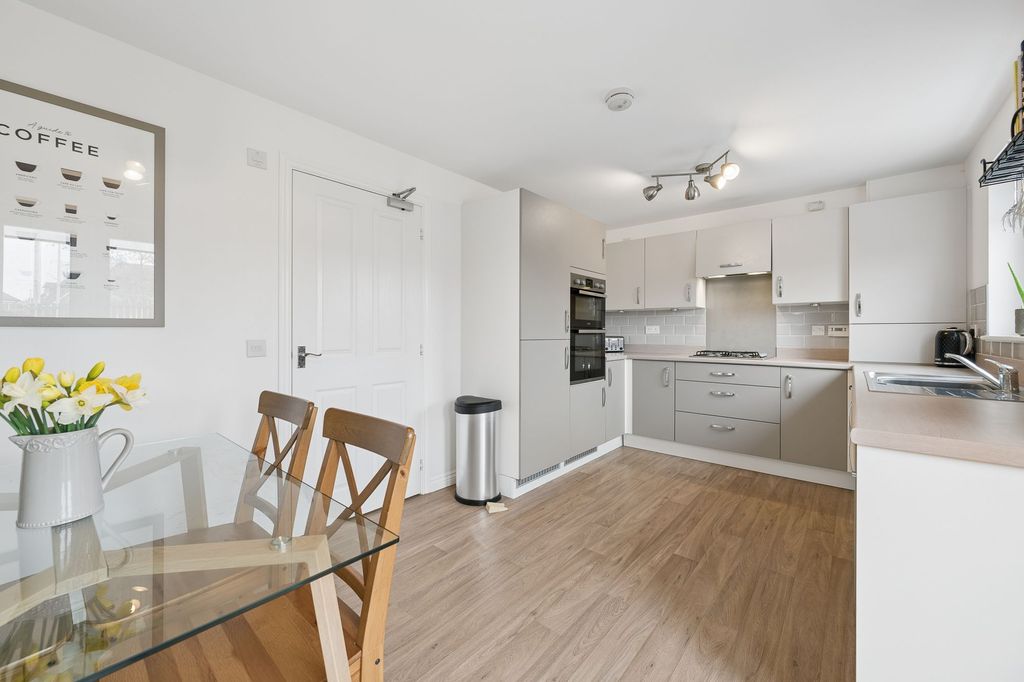 Property photo 2 of 34 Kitchen/ Dining Room